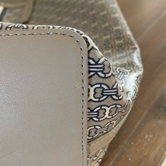 Tory Burch Gemini Link Tote - Picture 5 of 9